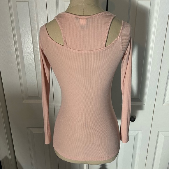 Moda international cold shoulder beautiful top 💗 - Picture 11 of 14